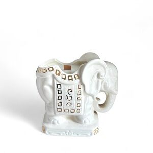 “ELLIE” Vintage Elephant Planter Baies Dyptique Natural Wood Wick Candle 16 oz